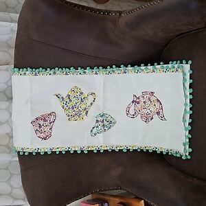 Debenhams Applique Teapot And Teacups White Table Runner